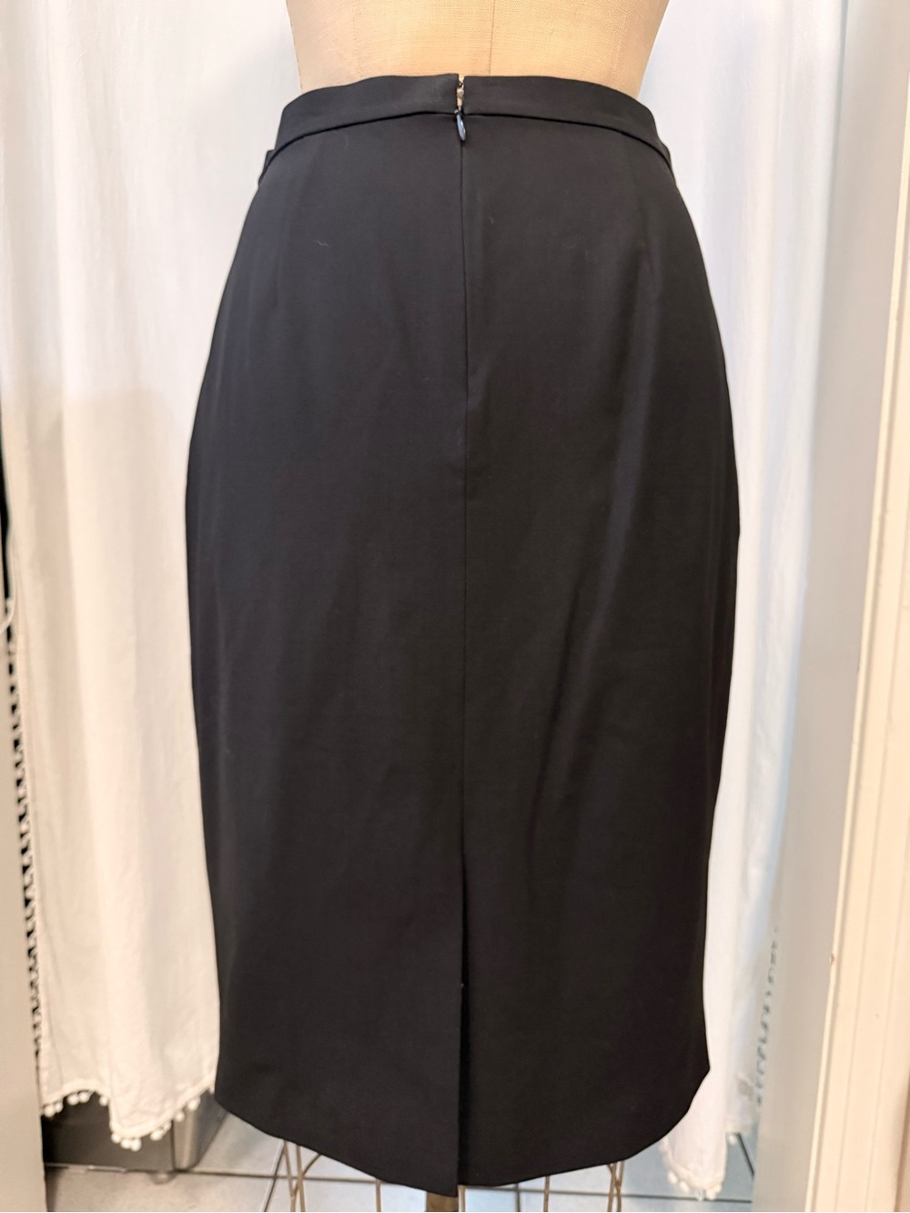 Theory, Classic Pencil Skirt, sz 4 - Picture 3 of 9